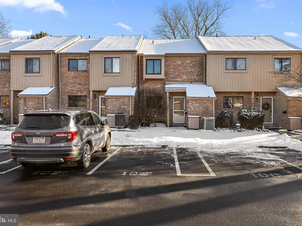102 Sycamore Ct, Collegeville, PA 19426