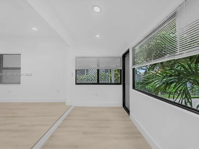 5220 SW 6th St — Photo 22