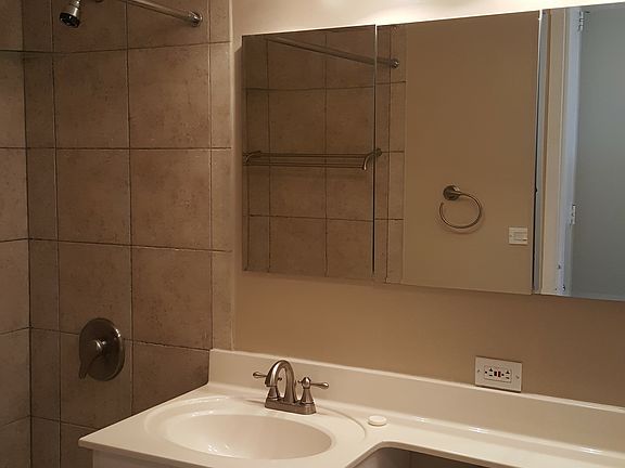 4th image of 2626 N Lakeview Ave APT 1704