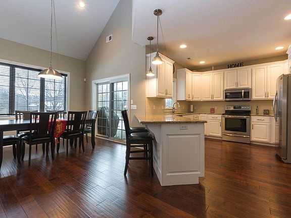 2nd image of 7916 Sky Breeze Ct