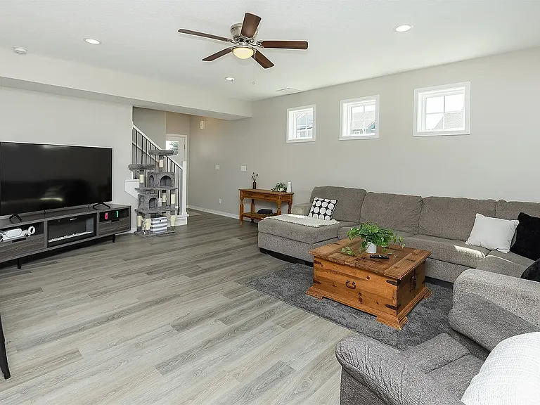 220 Amberwood Dr — Photo 14