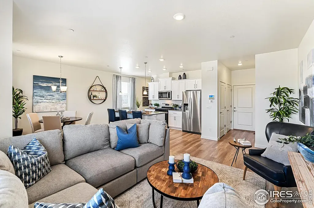 4 bed, 1699 sqft, $2,795 — Photo 3