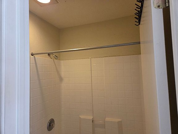 3rd image of 3201 E El Salido Pkwy #422