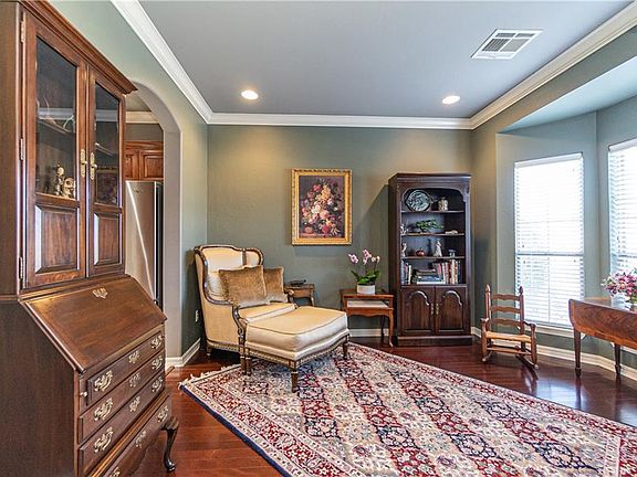 4th image of 12317 Laurie Ln