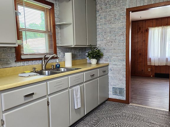 3rd image of 6 Williams St
