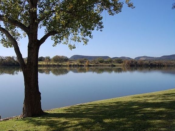 5th image of 3216 River Oaks Dr