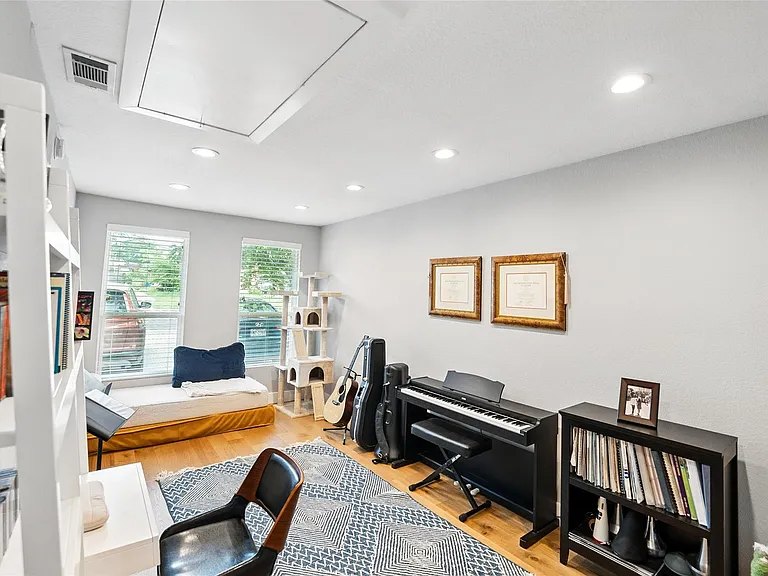6501 Hickman Ave — Photo 20