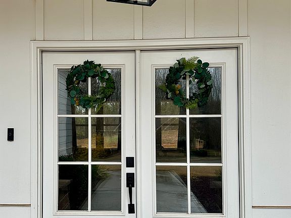 3rd image of 506 Summit View Dr