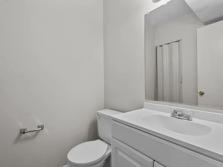 300 E McPherson Dr — Photo 5