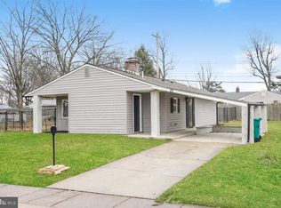 28 Outlook Ln, Levittown, PA