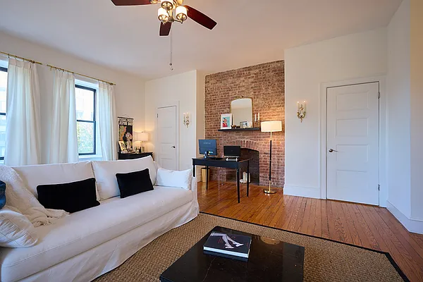 Rented by Perry Associates NYC Inc | media 3