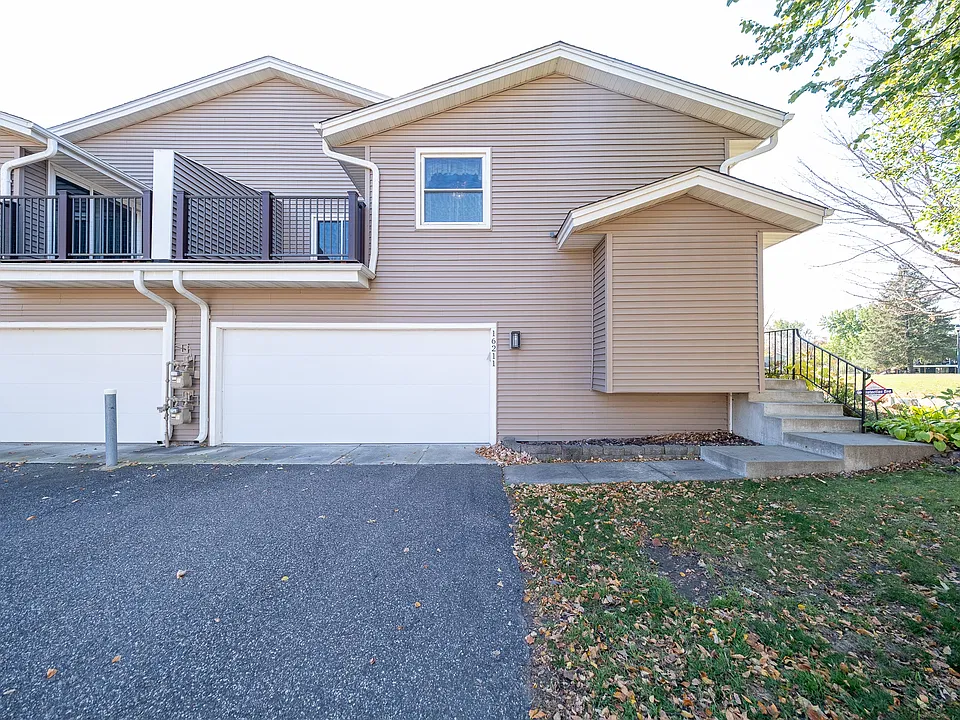 16211 Flagstaff Ct S
