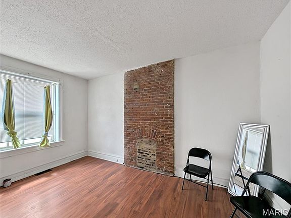 3rd image of 5911-5913 S Broadway