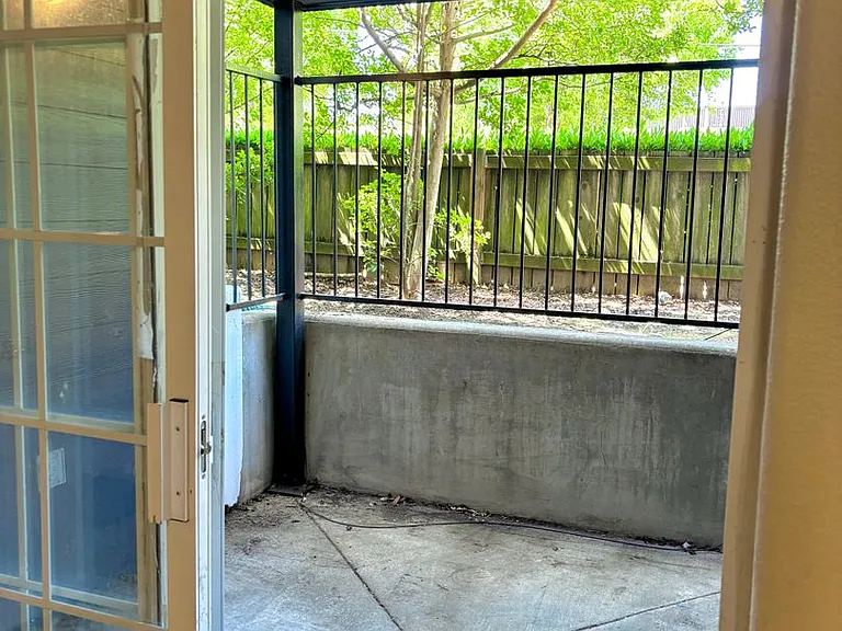 10211 N Lombard St — Photo 10
