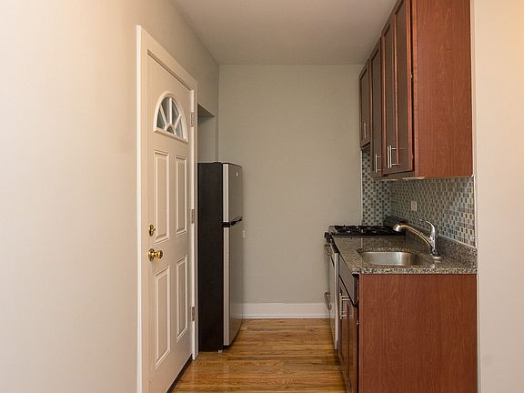 2nd image of 2908 N Mildred Ave APT 1U