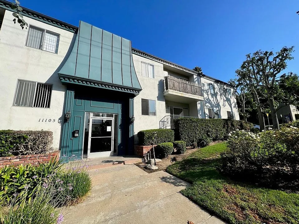 11105 Rose Ave #106