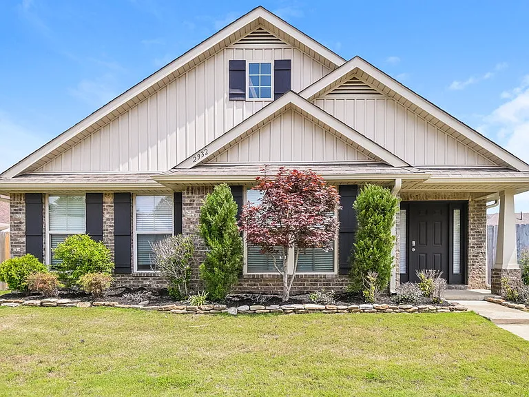 2932 S Hartland Dr — Photo 1
