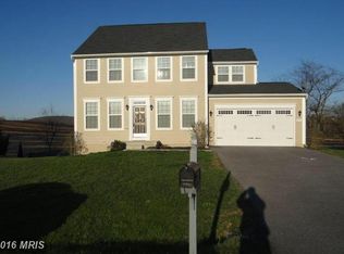 1075 Crestwood Dr, Chambersburg, PA 17202