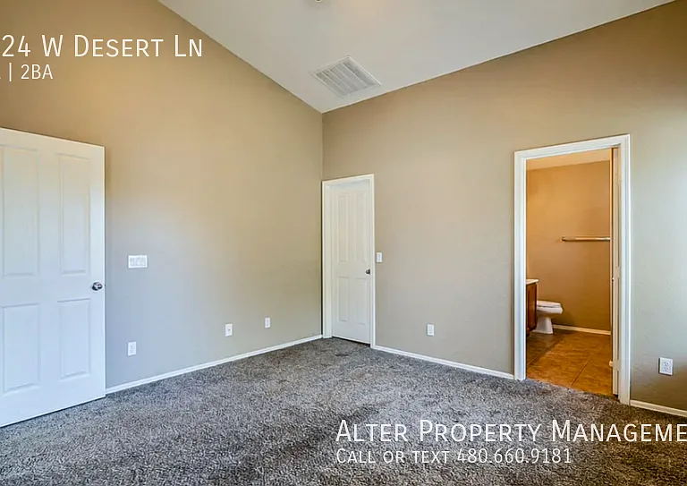6524 W Desert Ln — Photo 8