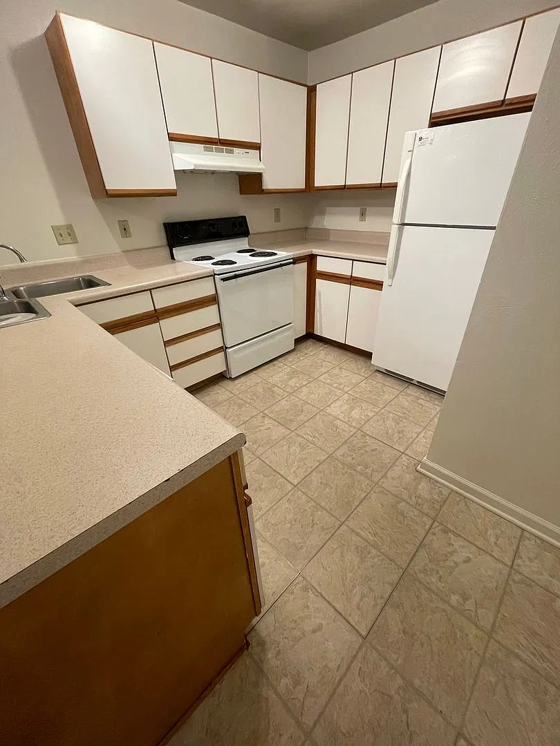 4 Bedroom 2 Bath Apartment 1st Floor — Photo 1