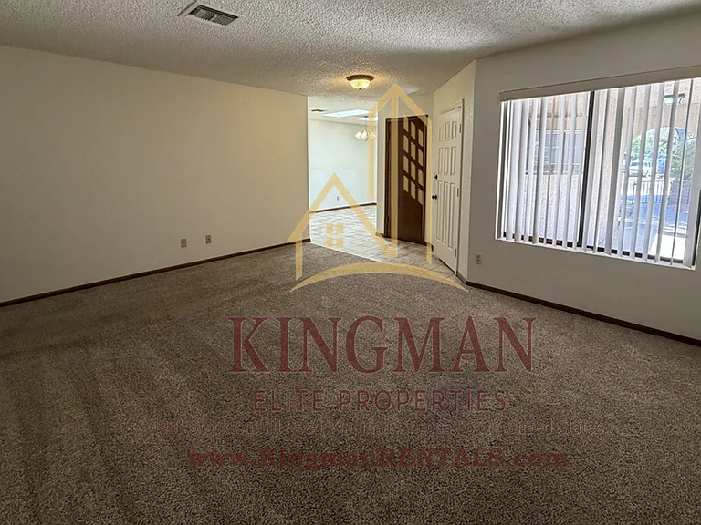 2112 Florence Ave — Photo 8