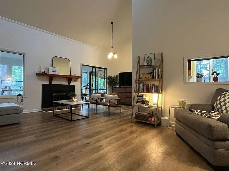 220 Drumar Ct — Photo 6