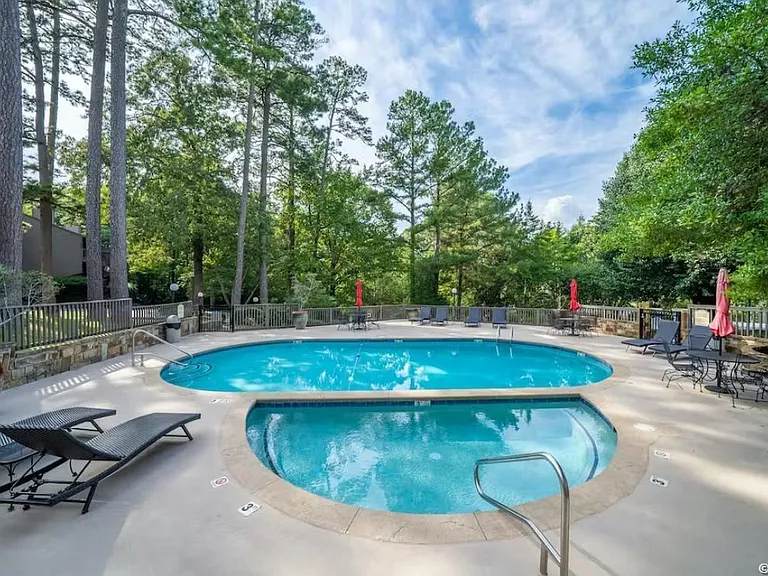200 Hamilton Oaks Dr #J2 — Photo 2