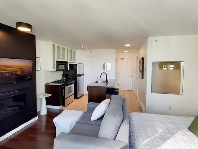 1225 Richards St #1905 — Photo 9