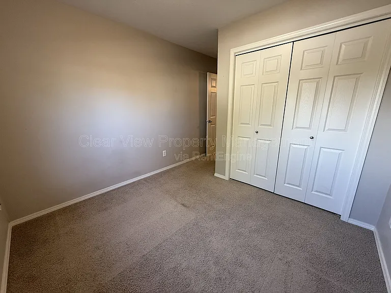153 Silkstone Rd W #2 — Photo 11