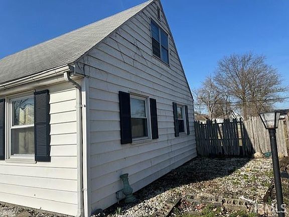 3rd image of 4627 Maywood Pl