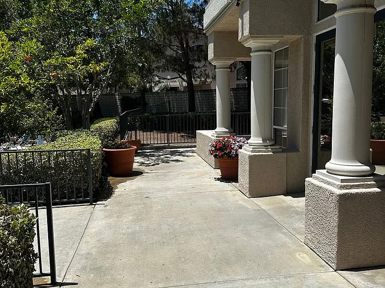 1455 Holcomb — Photo 27