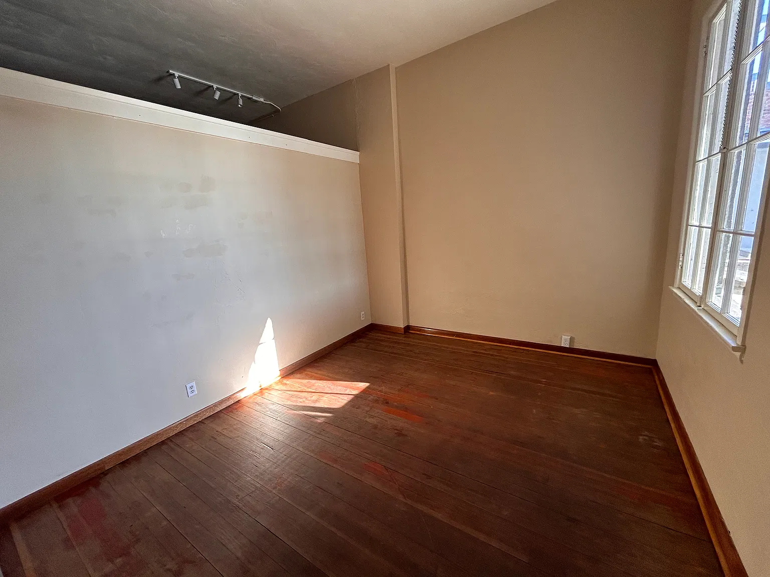 3 bed, 1000 sqft, $1,595 — Photo 3