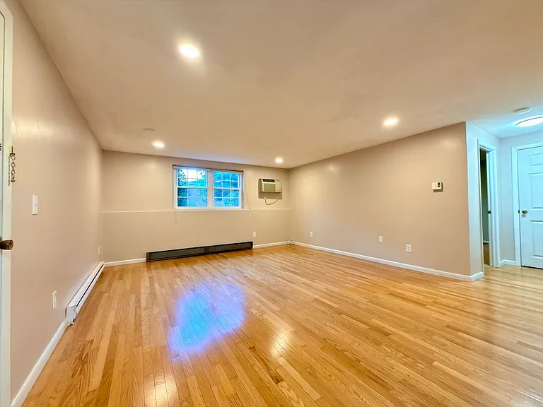 89 Pleasant St #C1 — Photo 6