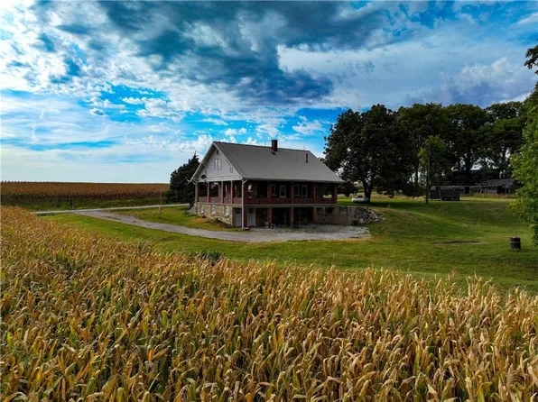 3052 Kestrel Rd, Hiawatha, KS 66434