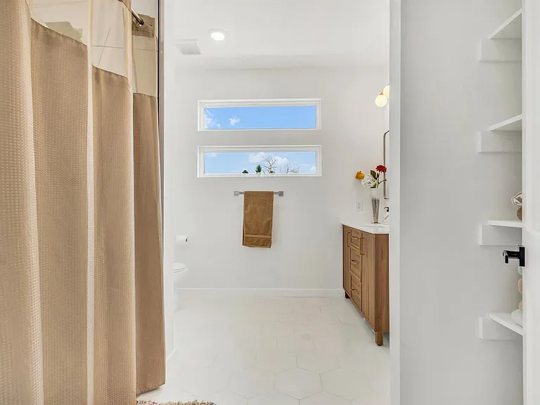 2307 Lathan Ln — Photo 17