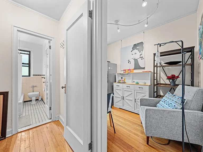 166 W 22nd St #4B — Photo 8