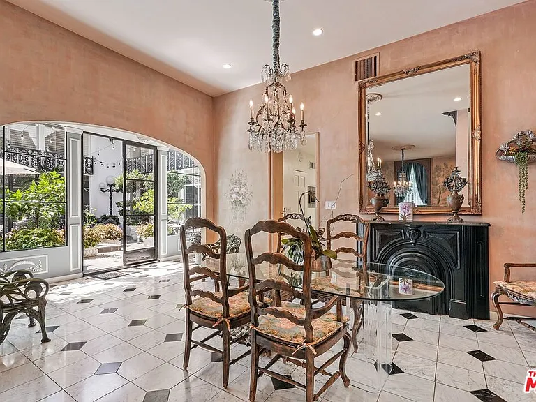 717 N Rodeo Dr — Photo 7