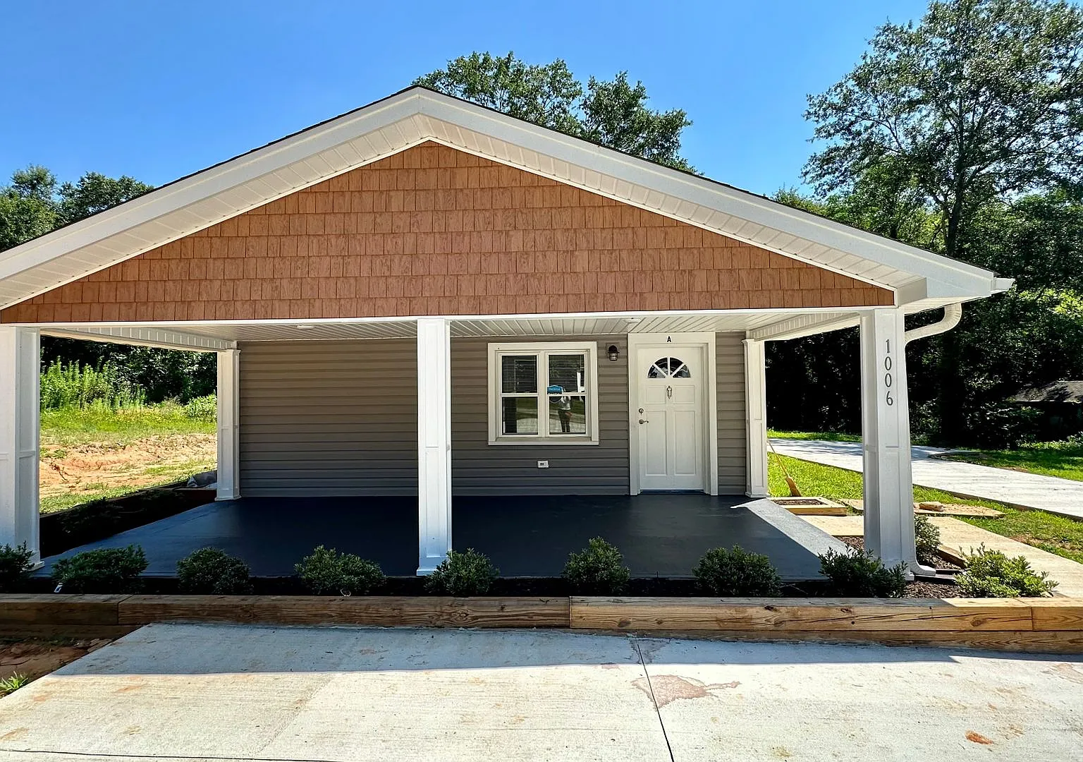 Charming Brand New 2 Bedroom 1 Bath Duplex — Photo 1