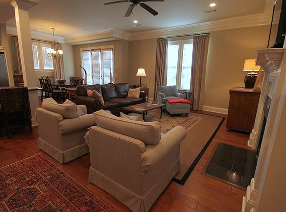 3rd image of 1100 Augusta Dr Unit 104