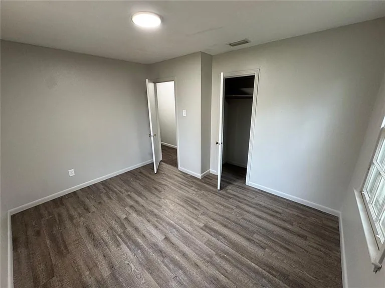 4734 Clarendon Dr — Photo 14
