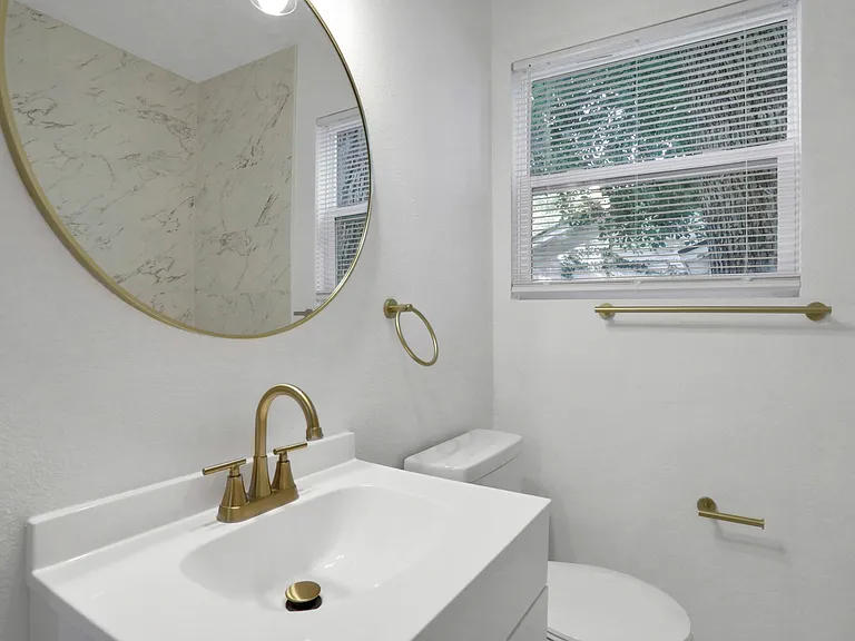 4058 Gilmore St — Photo 15