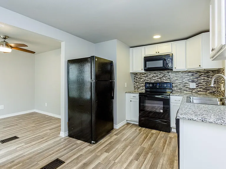 317 Eastwood St #C — Photo 8