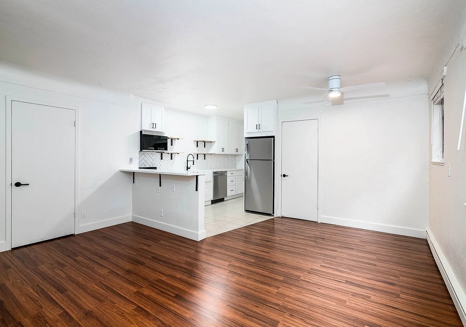 661 N Pearl St — Photo 3
