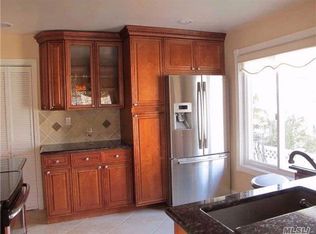 1549 215th St #1, Bayside, NY 11360