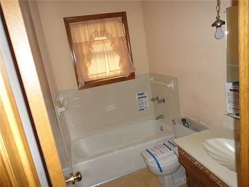 5th image of 12944 Beacon Ave