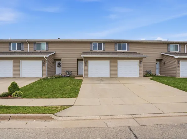 1984 Golden Eagle Dr, Dubuque, IA 52001