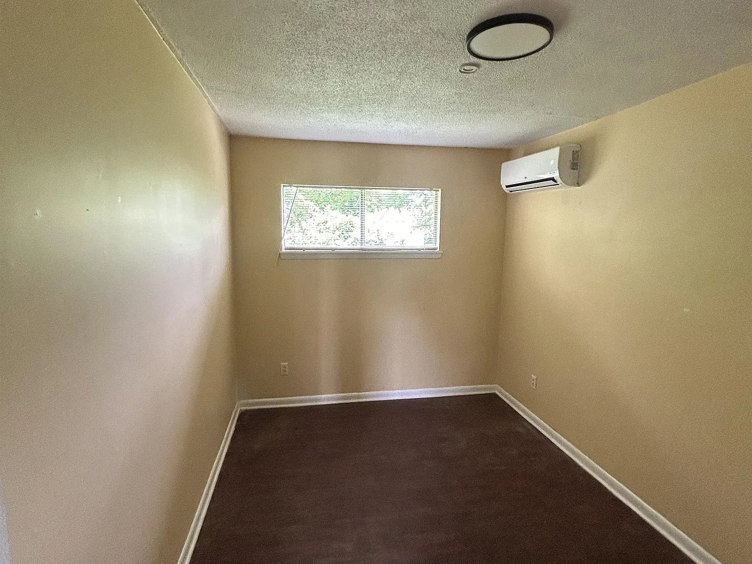 1003 Oak Street - B — Photo 4