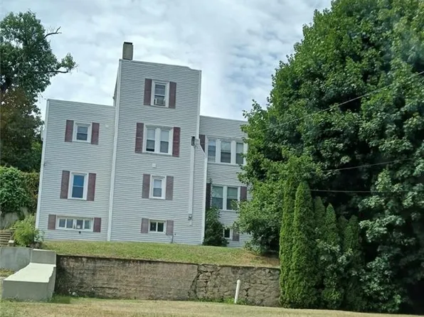 32 Summit Ave, West Warwick, RI 02893