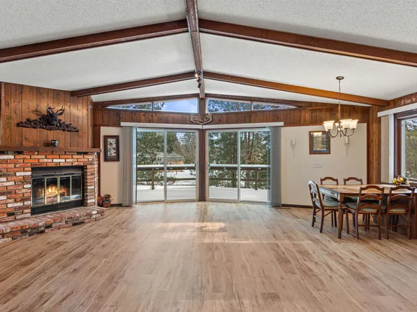 1074 E Queens Way, Nekoosa, WI 54457