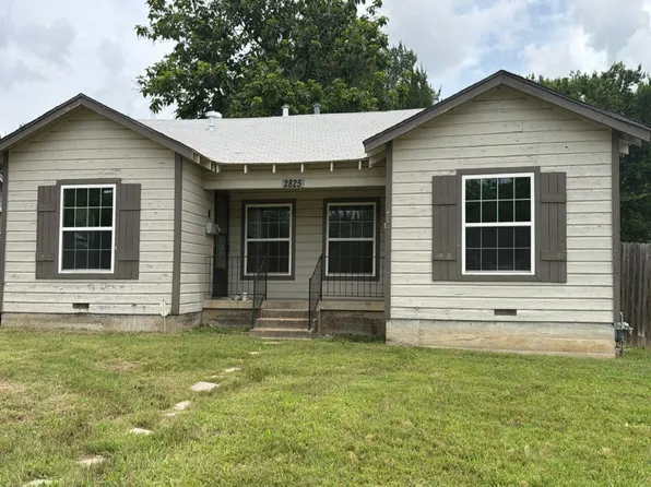 2825 Handley Dr, Fort Worth, TX 76112